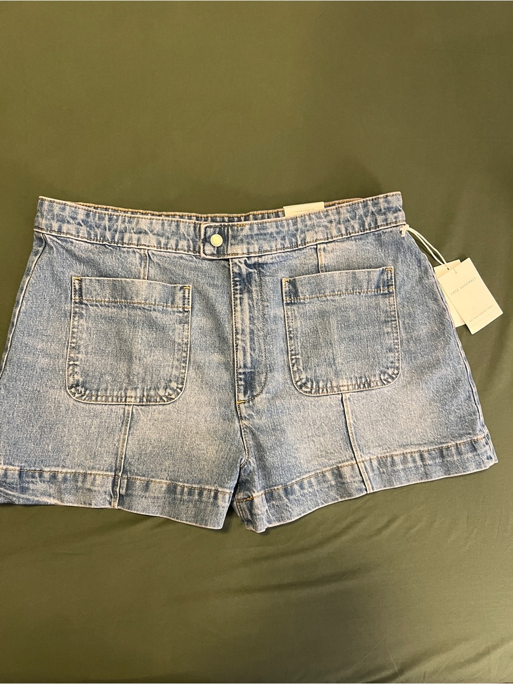 Light Blue Denim Patch-Pocket Womenβs Shorts Size 16